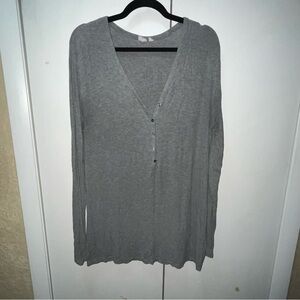 Gap Maternity Gray V-Neck Long Sleeve Women's Top